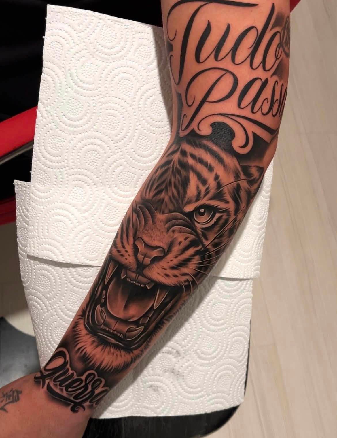 Custom tattoo detail